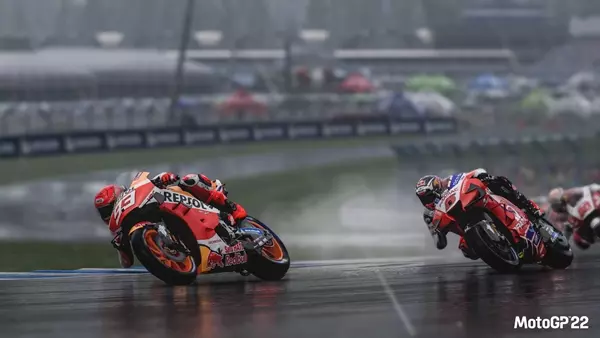 MotoGP 22 Image of Bikes turning in rainy weather