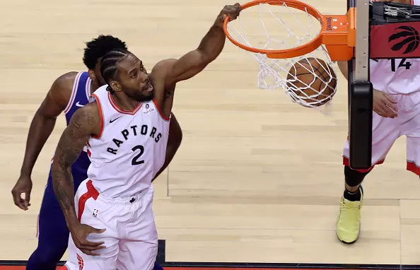 Kawhi Leonard build - Leonard dunking agaisnt the Sixers