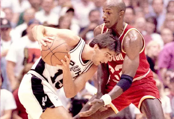 Clyde Drexler build: Drexler defending