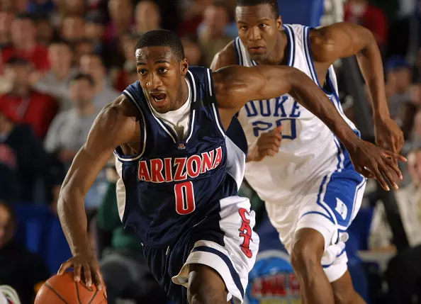 Gilbert Arenas Build - Gilbert dribbling away from a defender