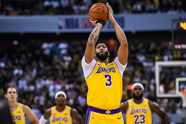 Anthony Davis Build - Davis attempting a free throw