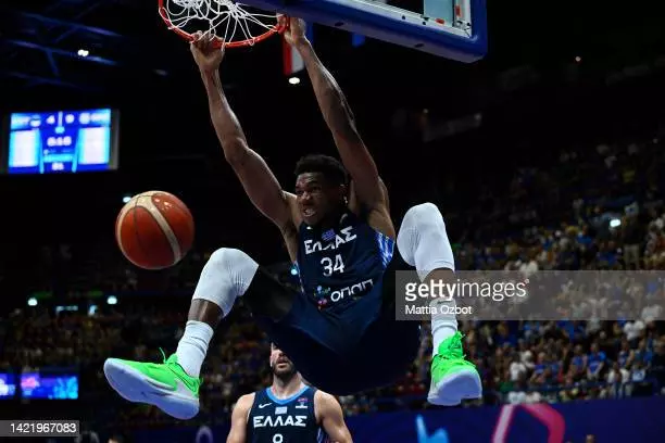 NBA 2K23 Replica Builds: Giannis Antetokounmpo Build