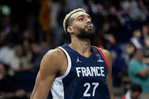 Rudy Gobert build - Gobert preparing to shoot