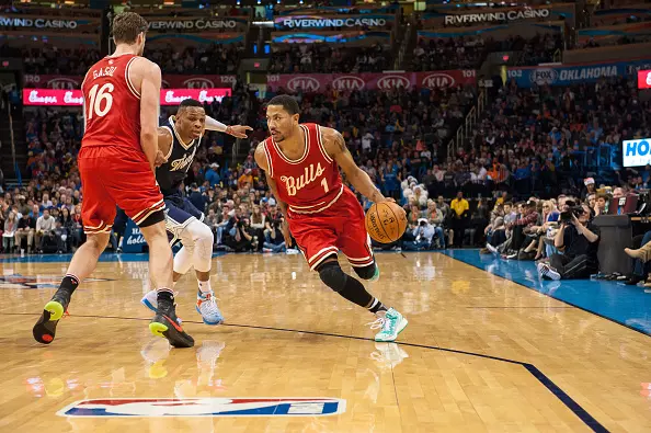 Derrick Rose build - Rose driving past defenders