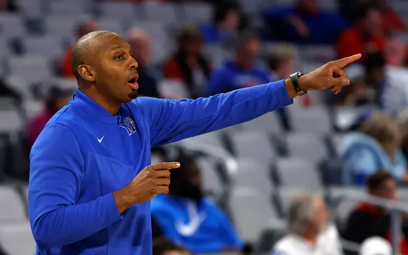 Penny Hardaway build - Penny coaching a game